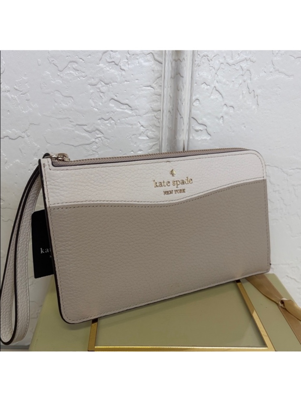 NWT Kate Spade two toned pebbled wristlet
Tan and cream